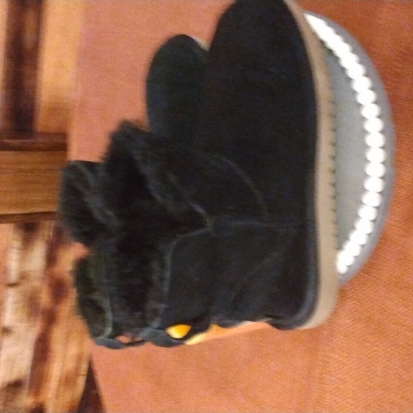 UGG Boots - Picture 2 of 5